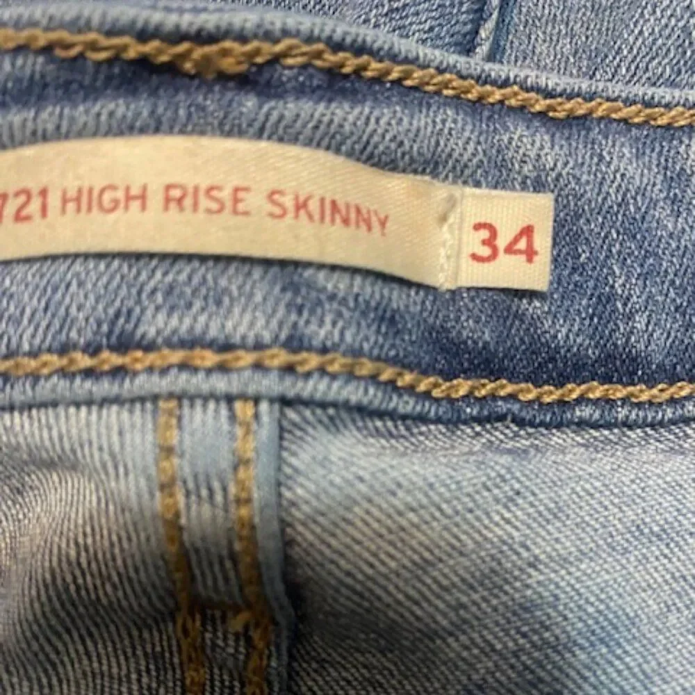 Levi's 721 High-rise distressed 5 pocket skinny jeans, size 34